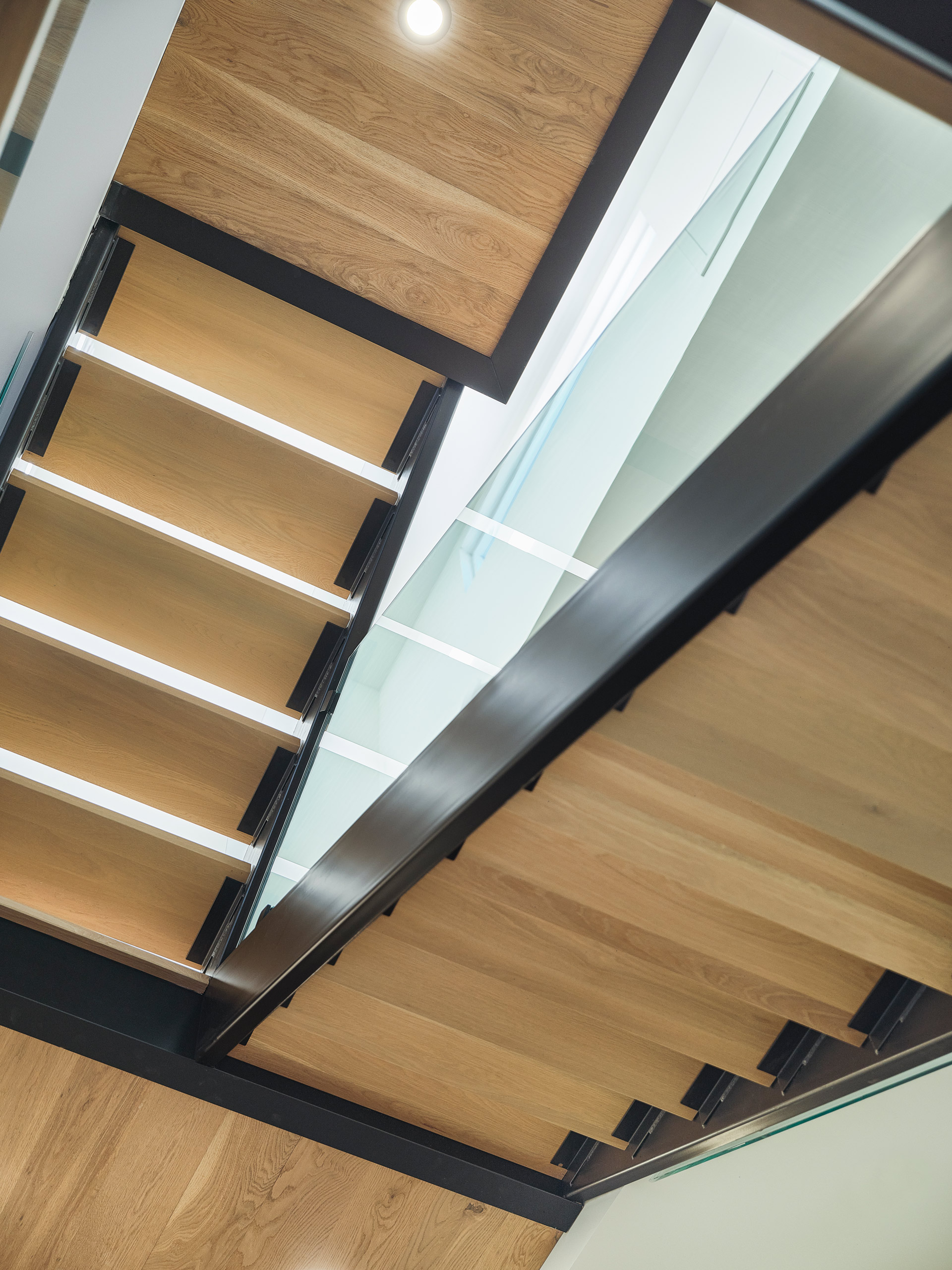 https://craftfloor.com/wp-content/uploads/2025/04/Teramo-St_Gerard-stair-underside.jpg